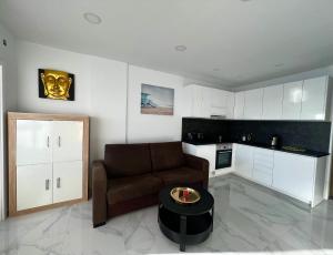 Kuchyň nebo kuchyňský kout v ubytování Exclusives Apartment 10 meters to Ocean