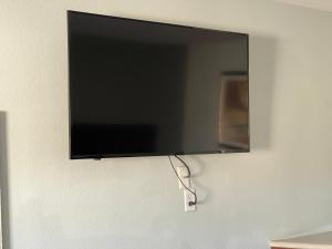 TV a/nebo společenská místnost v ubytování Weslaco Inn - Weslaco/Mercedes