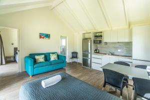 Ruang duduk di Camp Waipu Cove