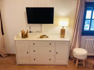 TV a/nebo společenská místnost v ubytování Studio avec sauna - 300m des pistes
