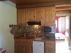 Kuchyň nebo kuchyňský kout v ubytování Appartement Le Cembro + 8 fotografií