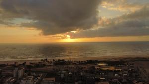 a view of the beach at sunset at Pousada Casa da Vovó - Sua casa pertinho da Praia in Aracaju