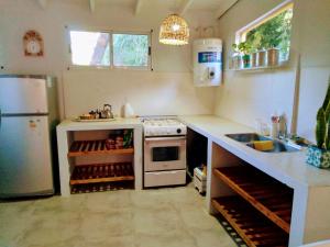 a small kitchen with a refrigerator and a sink at Delta Tigre in Tigre
