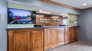 The lobby or reception area at Best Western Plus North Canton Inn & Suites