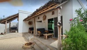Gallery image of Tamaru House Bungalow with Patio in Nungwi