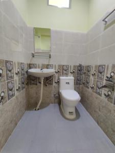 Un baño de Hotel Green Hill View
