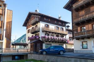 a blue car parked in front of a building at Appartamenti Roby - Appartamenti Abar in Livigno