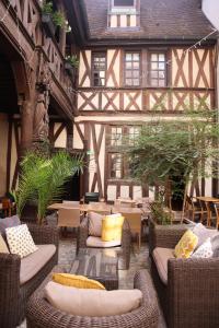 Posezení v ubytování Maison Philippe Le Bon Hôtel, Restaurant & Bar le 19