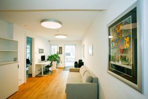 A seating area at Top Central Apartment on Karlsplatz Vienna