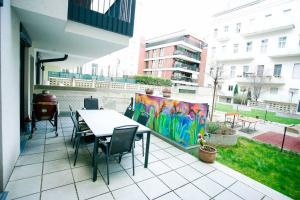 A balcony or terrace at Top Central Apartment on Karlsplatz Vienna