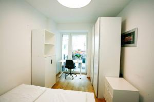 A television and/or entertainment centre at Top Central Apartment on Karlsplatz Vienna