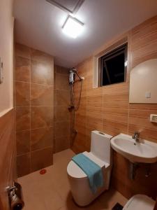 Koupelna v ubytování Affordable Baguio Condo- Goshenland towers + 50 fotografií
