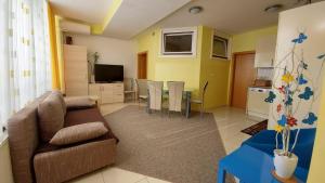 TV a/nebo společenská místnost v ubytování Apartma BaLe