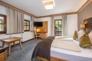 Letto o letti in una camera di Naturhotel Hüttenwirt im Grossarltal