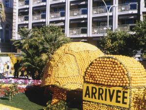 a large pineapple statue in front of a building at Hotel Chambord in Menton