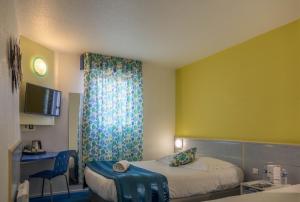Postel nebo postele na pokoji v ubytování As Hotel Orléans Nord Artenay