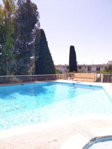 NICE- GAIRAUT - JARDIN PRIVE- GRAND F1 LUMINEUX-Piscine Collective