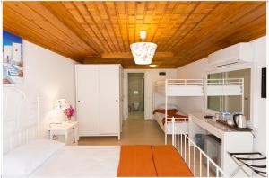 Kuchyň nebo kuchyňský kout v ubytování Ayka Hotel