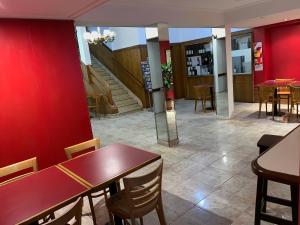 Um restaurante ou outro lugar para comer em Palace Hotel Mendoza