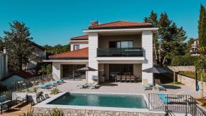 Hồ bơi trong/gần Luxury Villa Luana