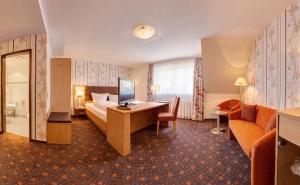 Postel nebo postele na pokoji v ubytování Hotel Fortuna + 37 fotografií