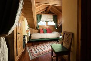 Tempat tidur dalam kamar di Chalet Casericc