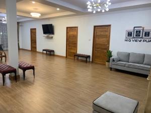 a waiting room with a couch and chairs and a tv at Hi Q View Pua in Ban Hia (1)