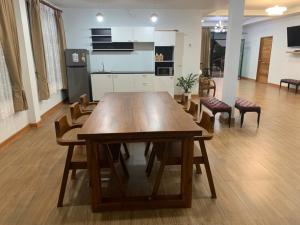 a large wooden table and chairs in a room at Hi Q View Pua in Ban Hia (1)