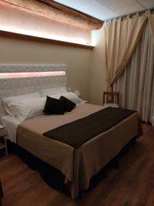 Posteľ alebo postele v izbe v ubytovaní Quari Hotel Restaurant & Pizza