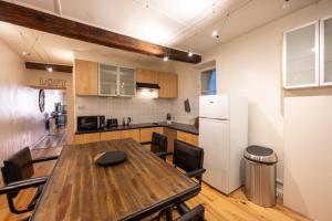 eine Küche mit einem Holztisch und einem weißen Kühlschrank in der Unterkunft Les Paquerettes - Apartment for 3 people in the heart of Annecy in Annecy