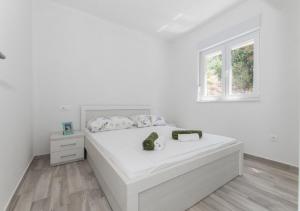 Rúm í herbergi á Seaview apartments Oscar