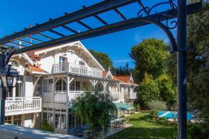 La Villa du Moulleau内部或周边的泳池