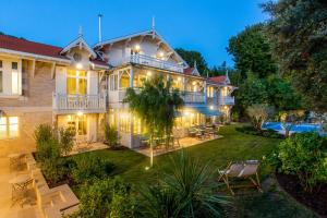 a large white house with a yard with a pool at La Villa du Moulleau in Arcachon
