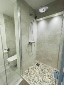 Koupelna v ubytování Le BÔ Studio - Logement standing vue mer & piscine