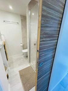 Koupelna v ubytování Le BÔ Studio - Logement standing vue mer & piscine