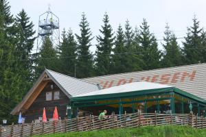 Budova, kde se penzion – hostinec nachází