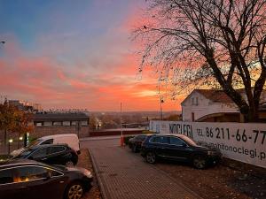 Východ nebo západ slunce při pohledu z bed and breakfast nebo okolí