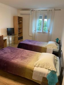 Posteľ alebo postele v izbe v ubytovaní Studio apartman Bel-Ben