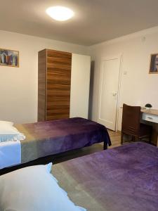Posteľ alebo postele v izbe v ubytovaní Studio apartman Bel-Ben + 8 fotografií