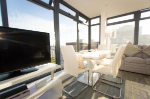 Gallery image of * PANORAMIC PENTHOUSE WITH SEA & CITY VIEWS in Bournemouth
