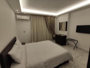 Ένα ή περισσότερα κρεβάτια σε δωμάτιο στο Le Royal Residence 2