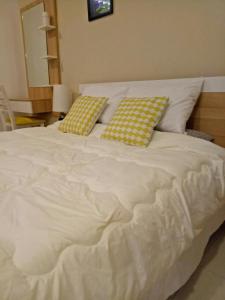 Postel nebo postele na pokoji v ubytování The Goldview 2016 BVD