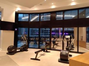 Fitness centrum a/nebo fitness zařízení v ubytování Captivating 1BR at The Address Residences in JBR by Deluxe Holiday Homes