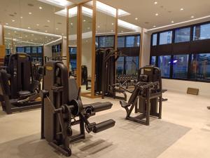 Fitness centrum a/nebo fitness zařízení v ubytování Captivating 1BR at The Address Residences in JBR by Deluxe Holiday Homes