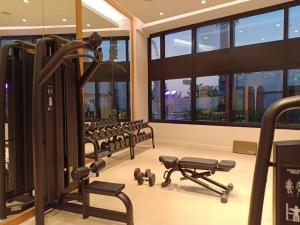 Fitness centrum a/nebo fitness zařízení v ubytování Captivating 1BR at The Address Residences in JBR by Deluxe Holiday Homes