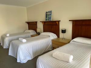 Ένα ή περισσότερα κρεβάτια σε δωμάτιο στο Denmark Hotel