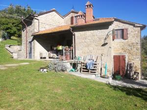 a small stone house with a dog in front of it at Casa Martino in Villa