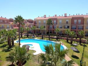 Bazén v ubytování Apartamento en Islantilla Golf nebo v jeho okolí