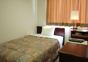 Säng eller sängar i ett rum på Hotel kakuban
