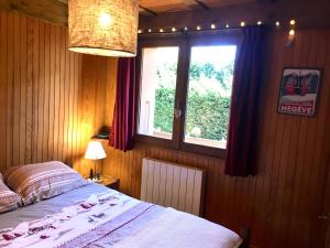 Un pat sau paturi într-o cameră la Le Nantoran